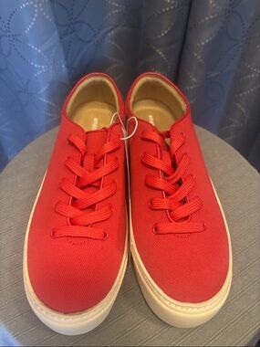 Amazon Essentials Red Canvas Lace-Up Sneakers